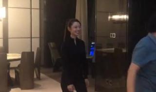 吉娜抱起150斤的郎朗 吉娜抱起150斤的郎朗