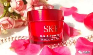 雅诗兰黛小棕瓶和特润精华哪个好 雅诗兰黛眼霜棕瓶