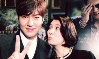 王俊凯拍了拍自己